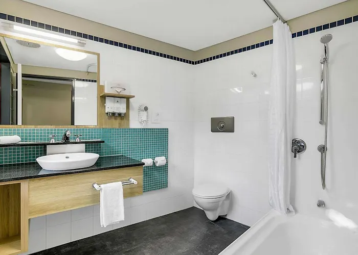 Kingfisher Bay Resort