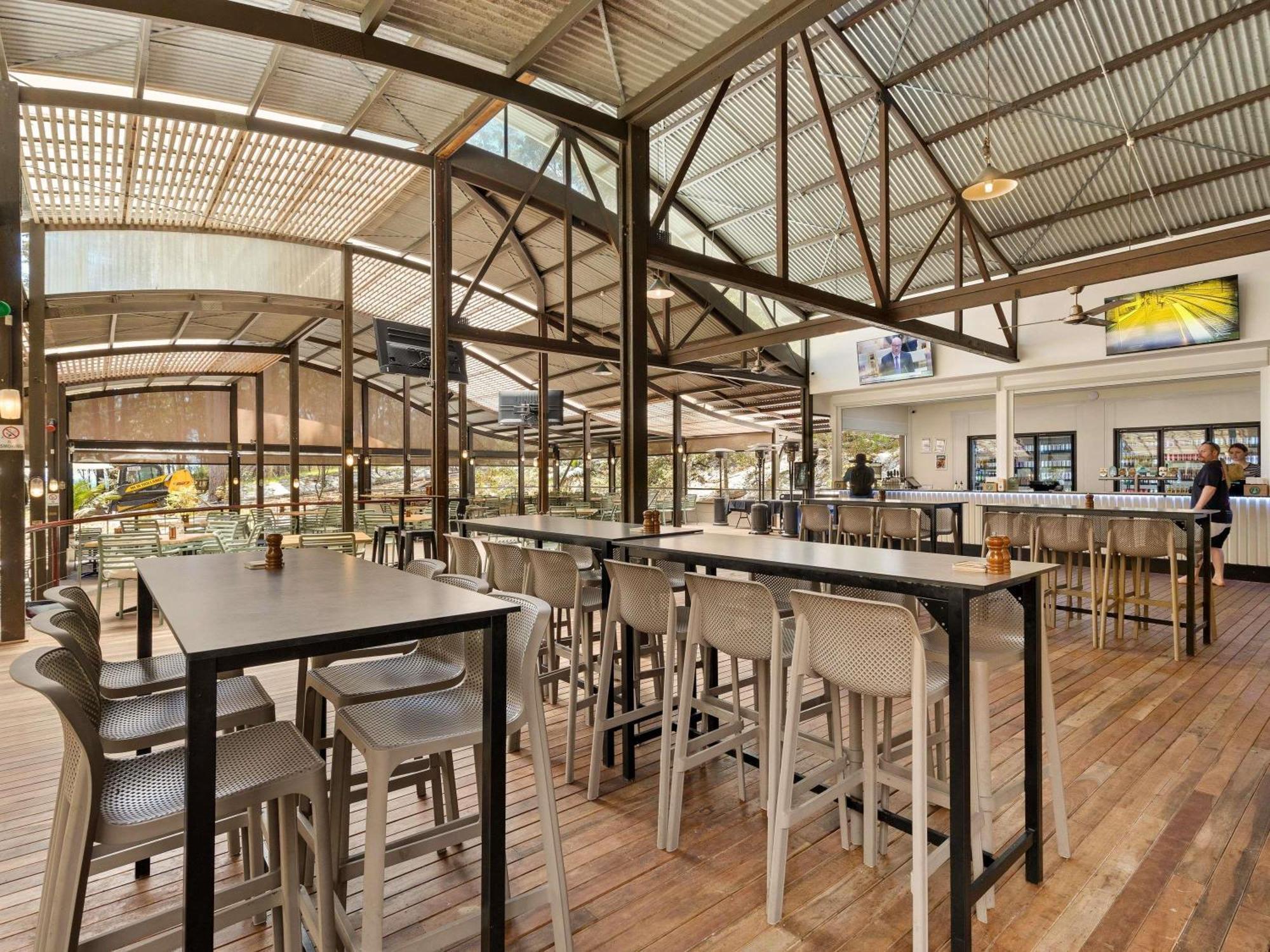 Kingfisher Bay Resort